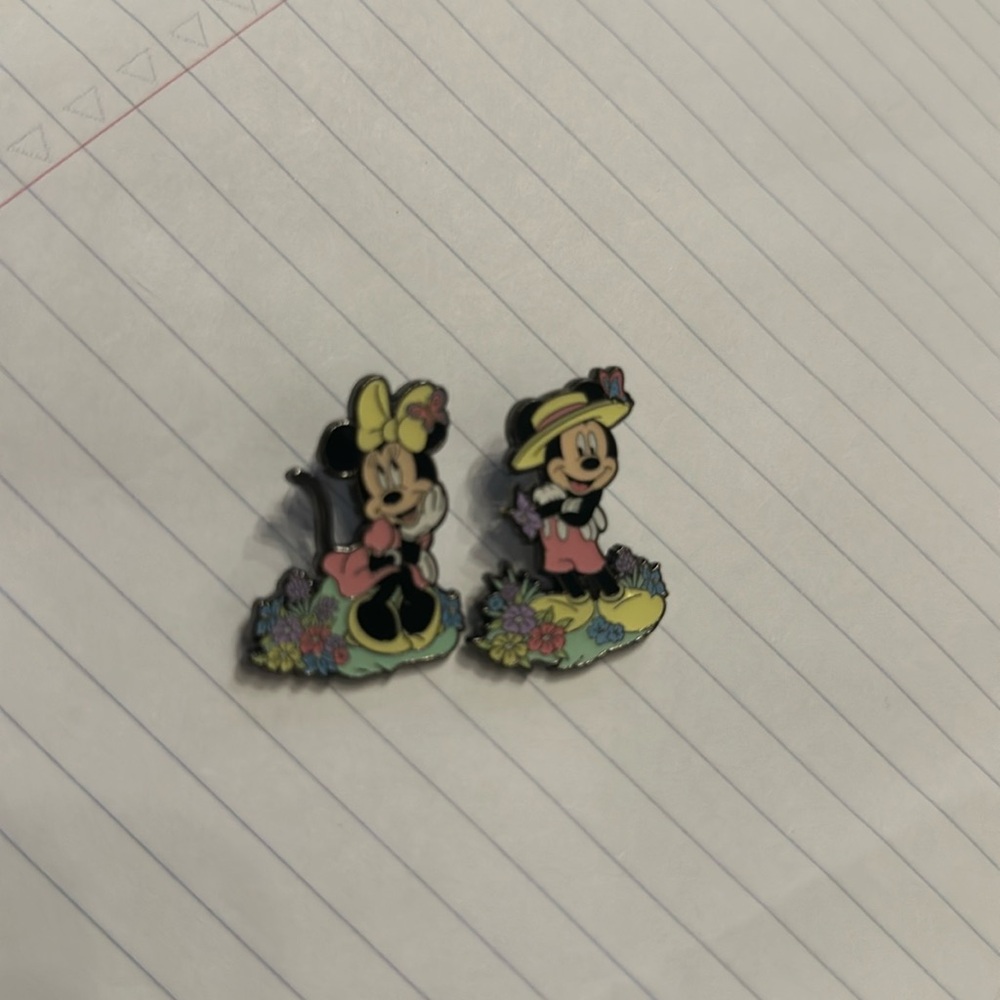 Mickey and Minnie Mouse Disney pin set